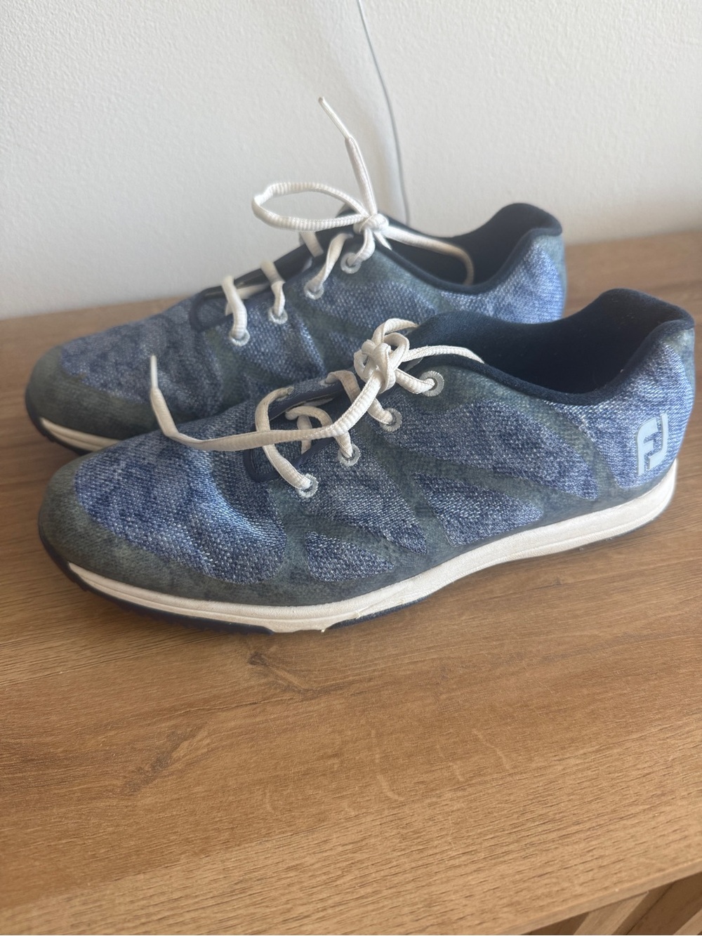 FootJoy Leisure spikeless golf shoes